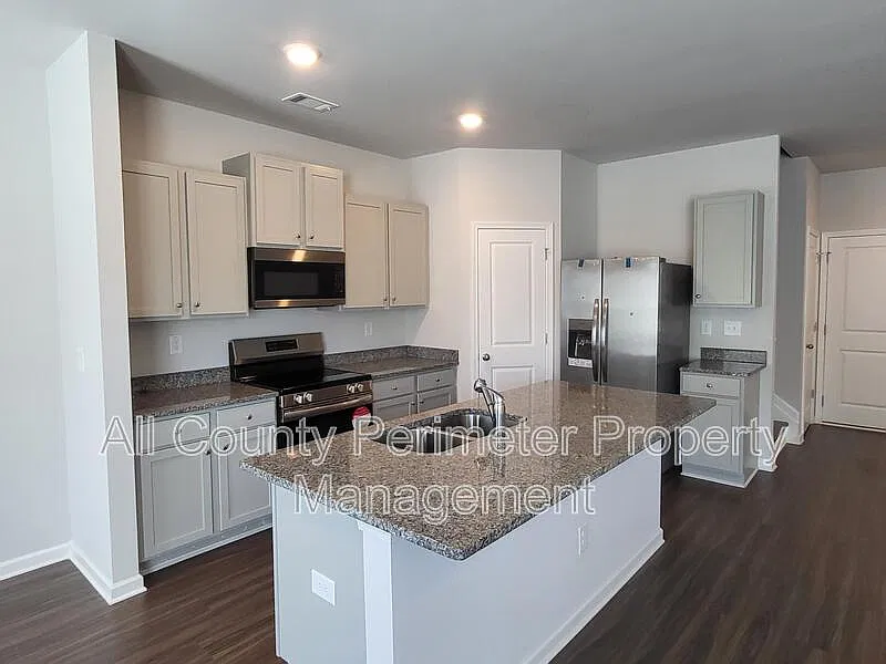 3 bed, 2.5 bath, 1665 sqft, $1,650 — Photo 4
