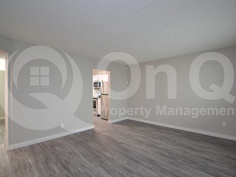 2210 W Devonshire Ave #8 — Photo 7
