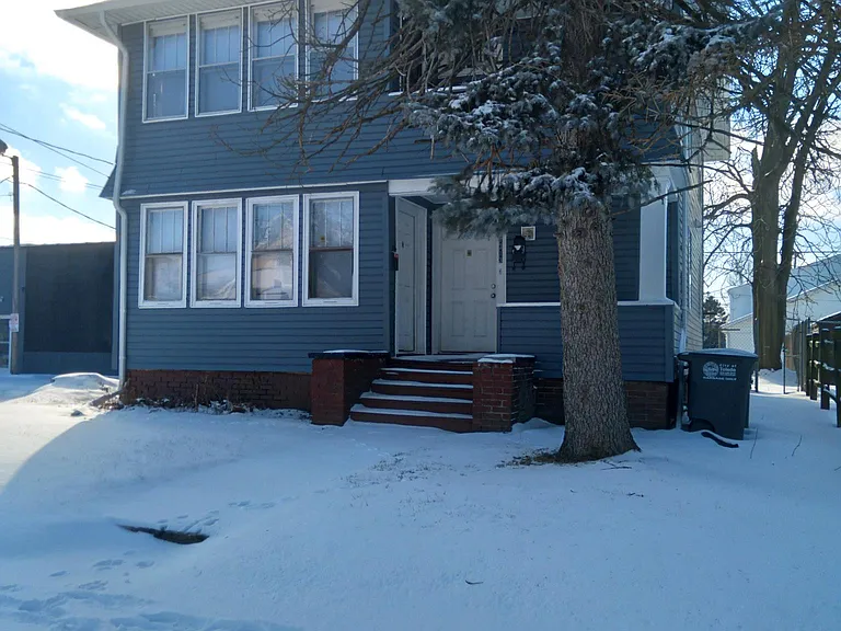 1313 Roosevelt Ave — Photo 2