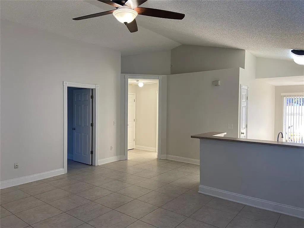 3 bed, 2.0 bath, 1322 sqft, $1,950 — Photo 4
