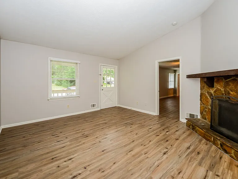 1847 Litchfield Rd — Photo 7