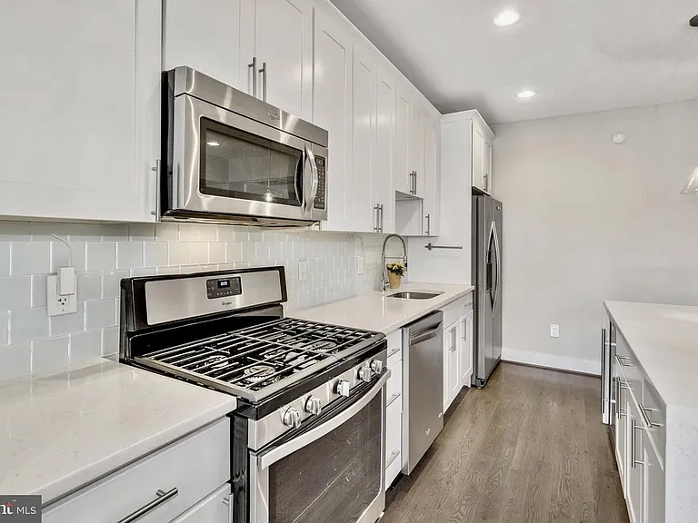 1304 Holbrook St NE #3 — Photo 8
