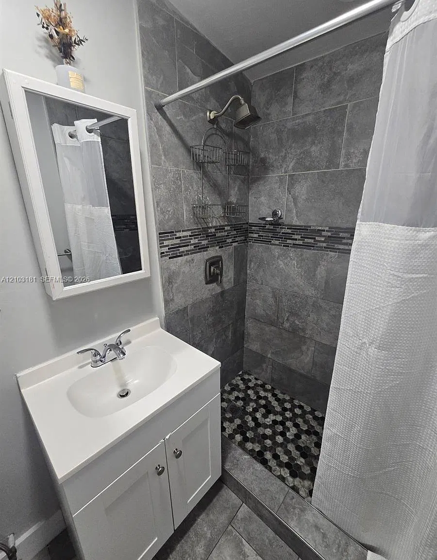 Windward Heights No 2 — Photo 3