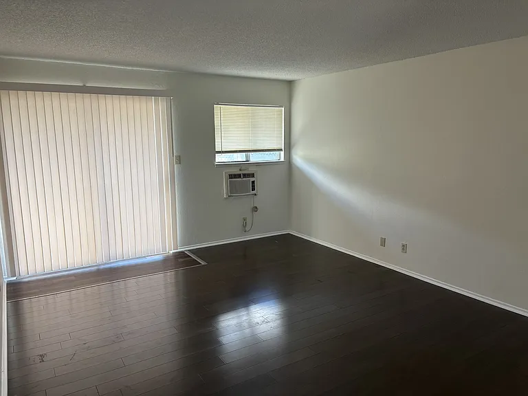 Clearland Dr — Photo 4