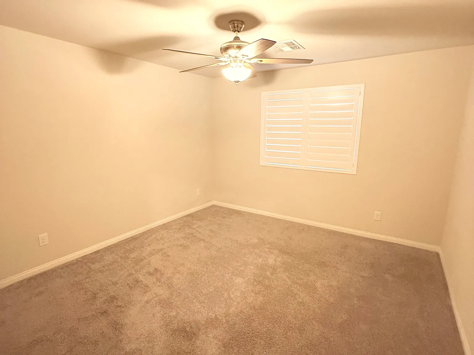 5 bed, 2.5 bath, 2643 sqft, $1,550 — Photo 3