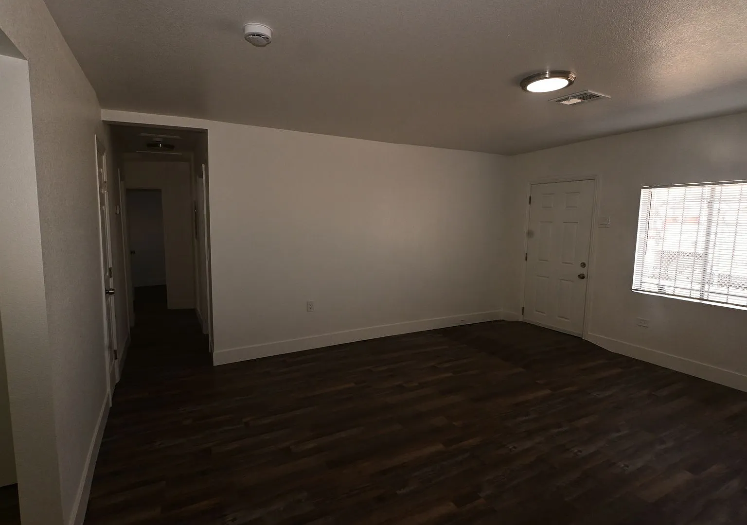 3 Bedroom Apartment- Recently Remodeled - Historic Westside - No Pets- 1007 C Street — Photo 4