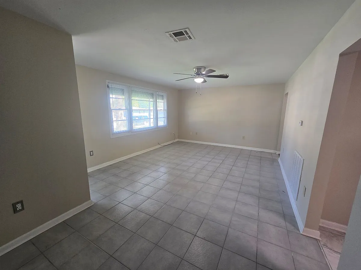 Building Photo - 4900 Lurline St