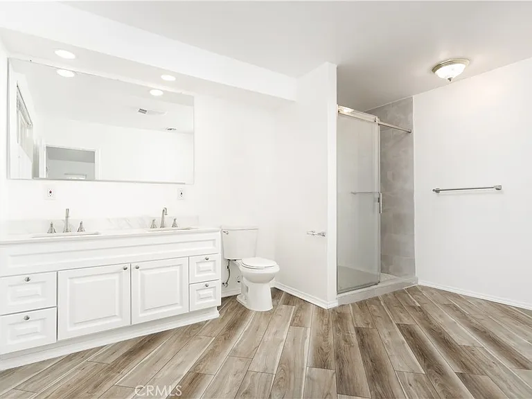 13951 Terra Bella St — Photo 14