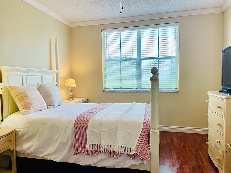2060 Greenview Shores Blvd #303 — Photo 14