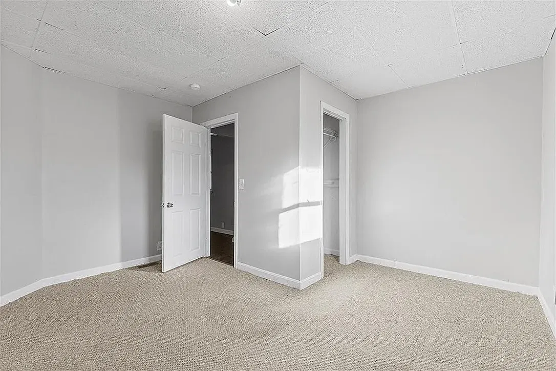 3 bed, $1,300 — Photo 3