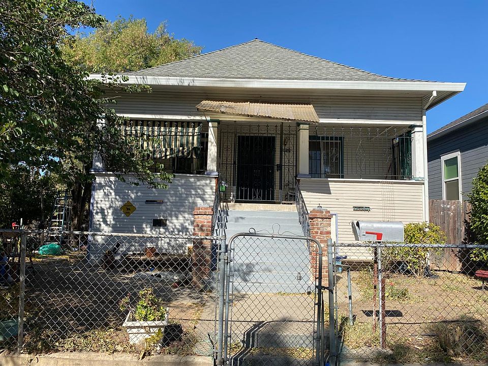 1st image of 3025 8th Ave
