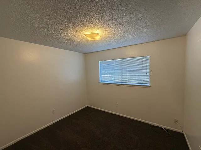 3048 S Harris Ave — Photo 10