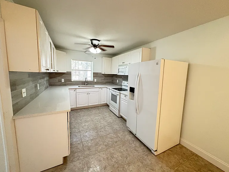 10113 N 10th St — Photo 5
