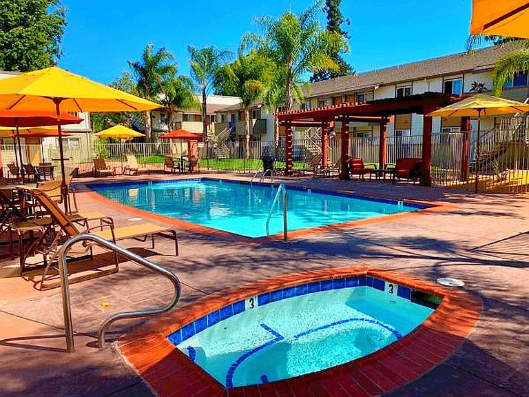 Sunnyvale Town Center Apartment Rentals Sunnyvale, CA