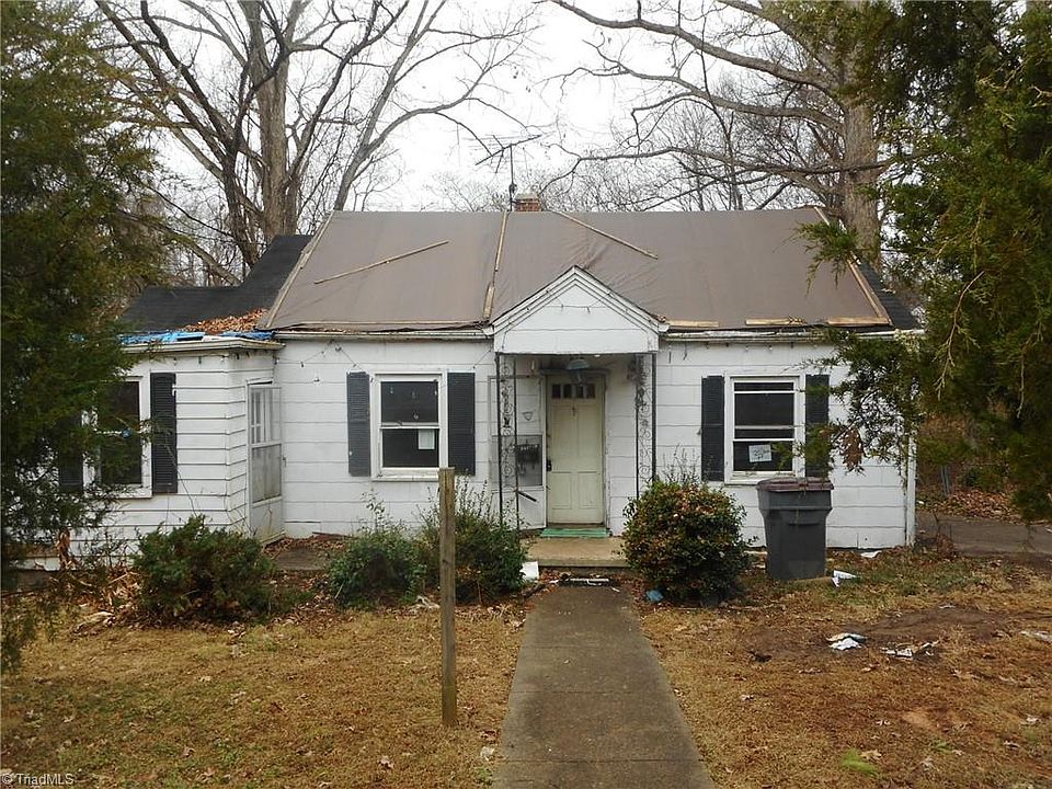 1st image of 704 Roach St