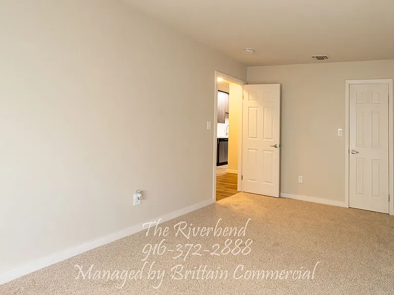 Riverbend Apartments — Photo 41