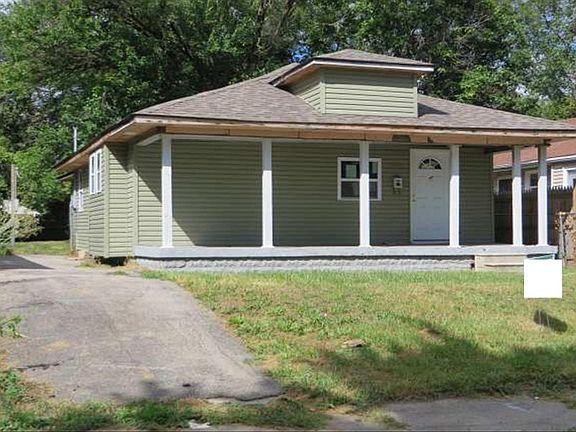 2nd image of 2868 Forest Manor Ave