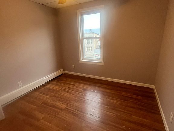 5th image of 109 Washington St #3