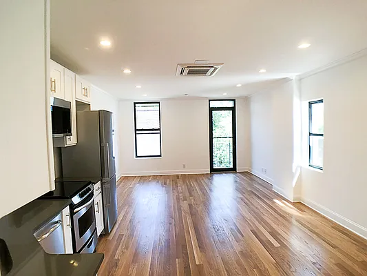 Rented by Francine Realty | media 10