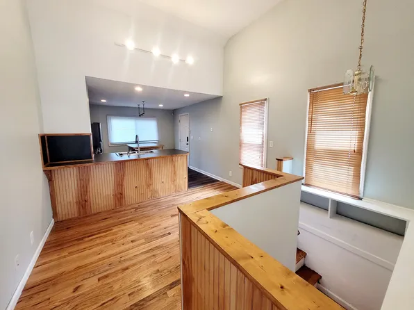 16 Vandenberg Pl SE, Grand Rapids, MI 49506