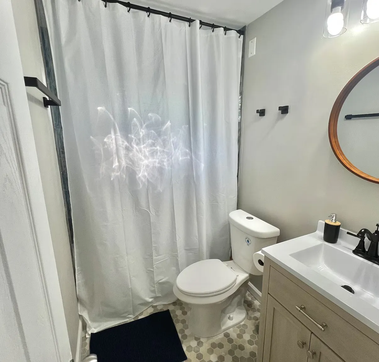 4 bed, 1.5 bath, 1275 sqft, $2,700 — Photo 4