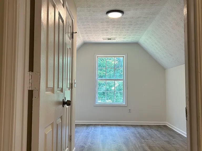 125 Sampson Ct — Photo 10