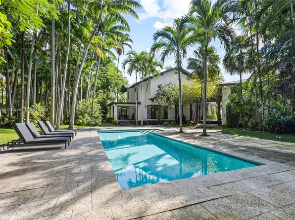 900 NW 7th Street Rd, Miami, FL 33136