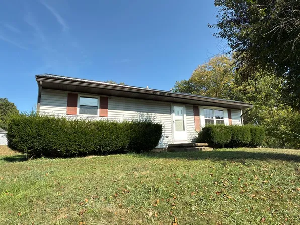 2 Crestview Rd, Franklin, PA 16323