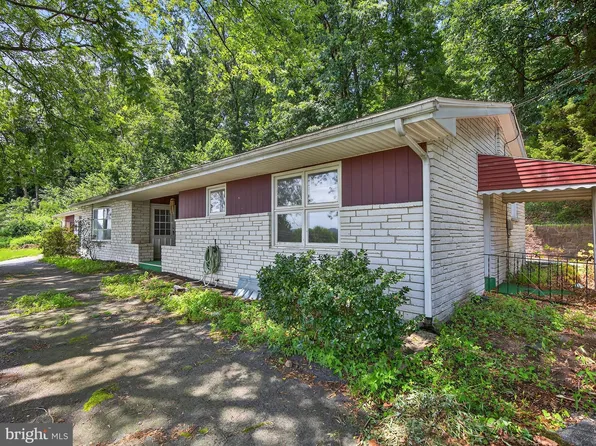 2135 Old Lancaster Pike, Reinholds, PA 17569