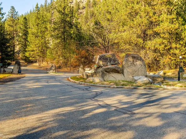 13601 N River Bluff Ln, Spokane, WA 99208