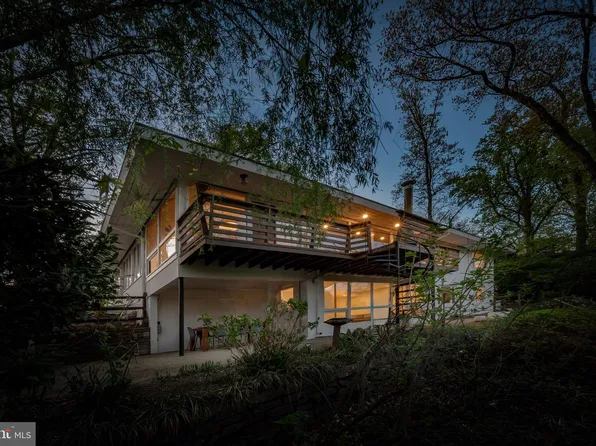 6124 Beachway Dr, Falls Church, VA 22041