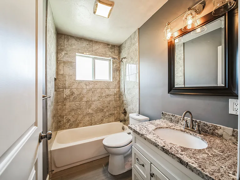 2320 W Whitton Ave — Photo 9