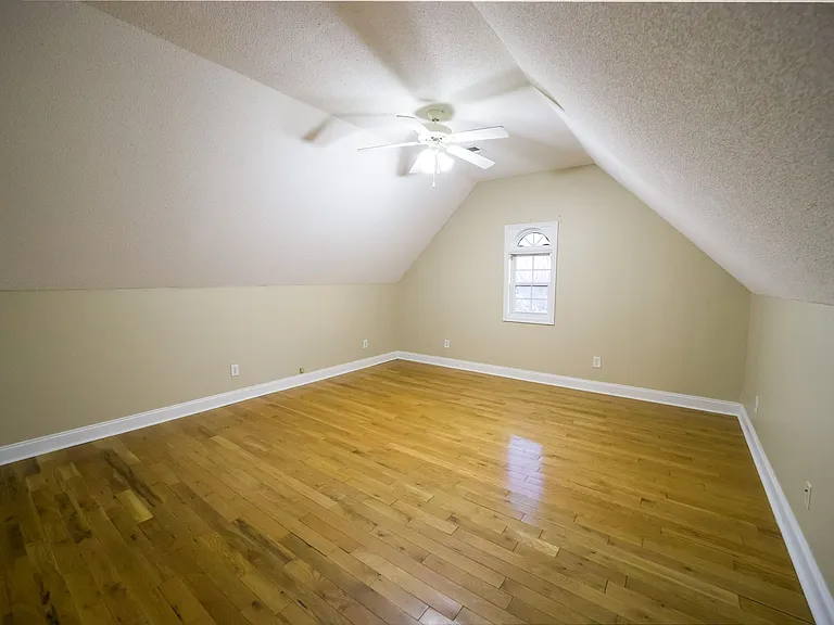 211 Silk Tree Trce — Photo 8