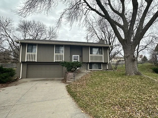 7910 Clover Ct — Photo 1