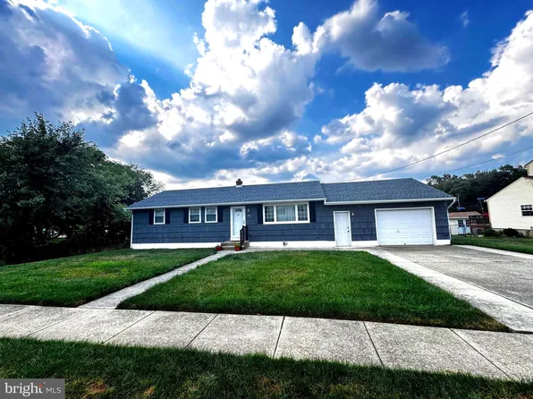 37 E 7th St, Burlington, NJ 08016