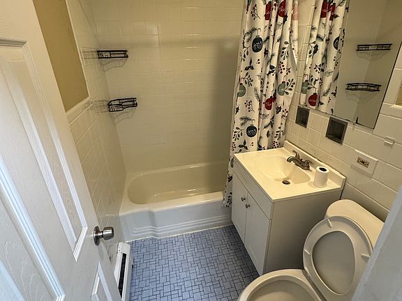 2nd image of 3021 Prairie St #B