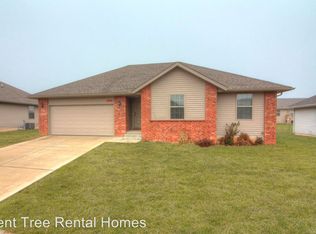5645 W Longleaf Dr, Springfield, MO 65802