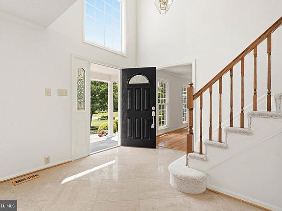 4th image of 10209 Lawnmarket Ct