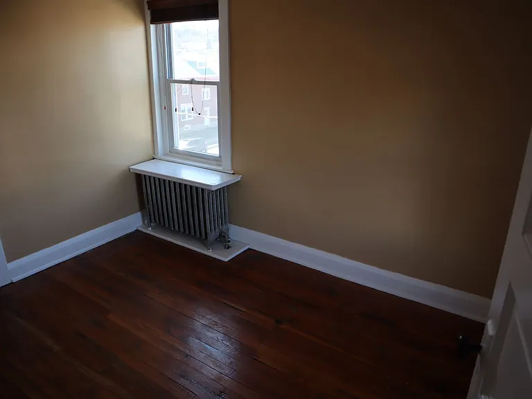 113 Reading Ave — Photo 11