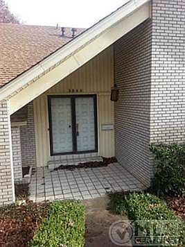 3rd image of 3940 Lost Creek Dr