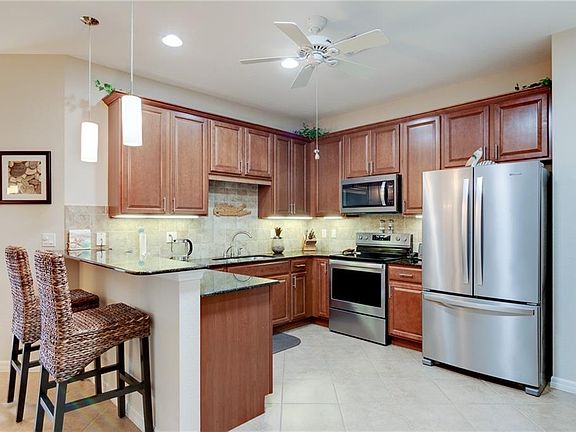 3rd image of 6355 Oxford Cir