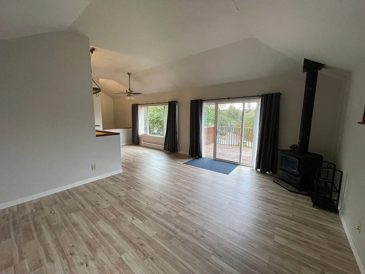 Spacious 2-Bedroom Home with Bonus Room and Large Back Patio — Photo 3