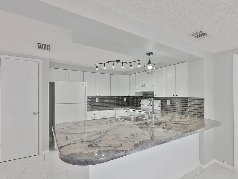 5637 Golden Nugget Dr — Photo 11