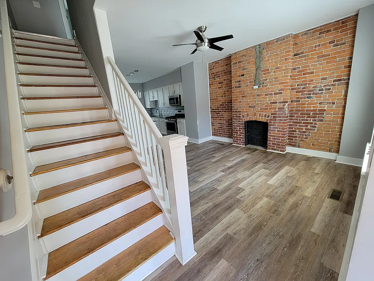 472-482 Carpenter St — Photo 37