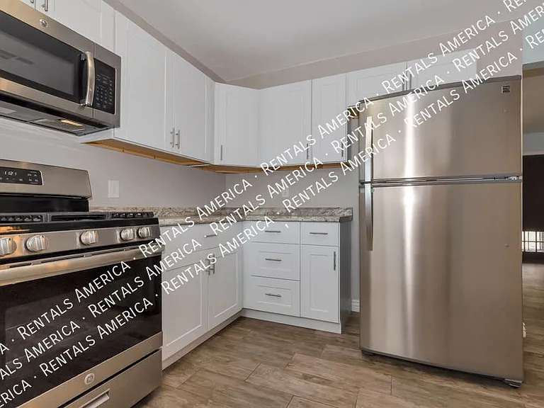 1420 N Winstel Blvd — Photo 7