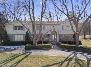 34239 Commons Dr, Farmington Hills, MI 48331