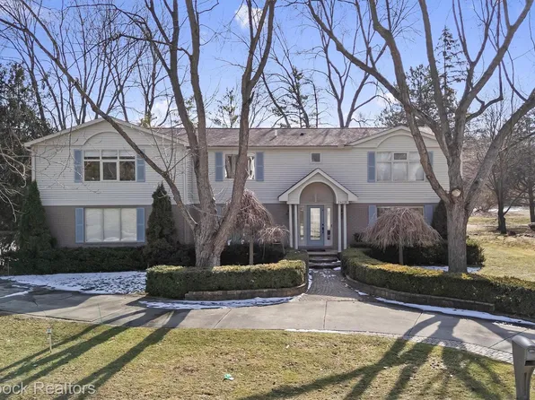 34239 Commons Dr, Farmington Hills, MI 48331