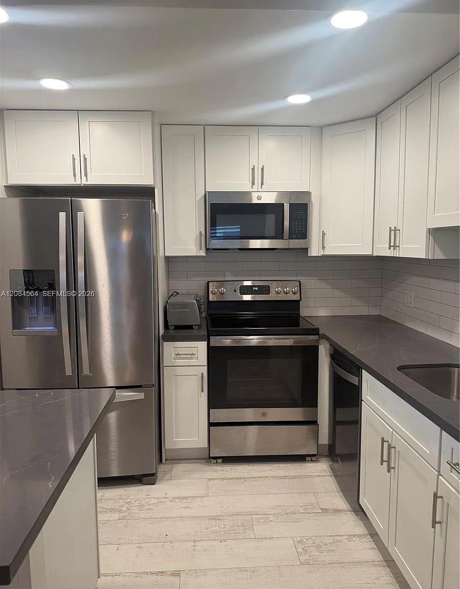 Kings Point Tuscany Condo — Photo 4