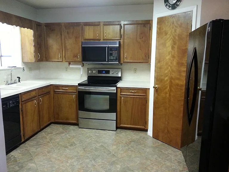 109 Greenleaf Dr — Photo 4
