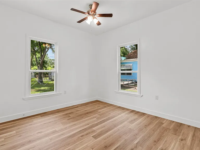 436 E Peach St #B — Photo 5